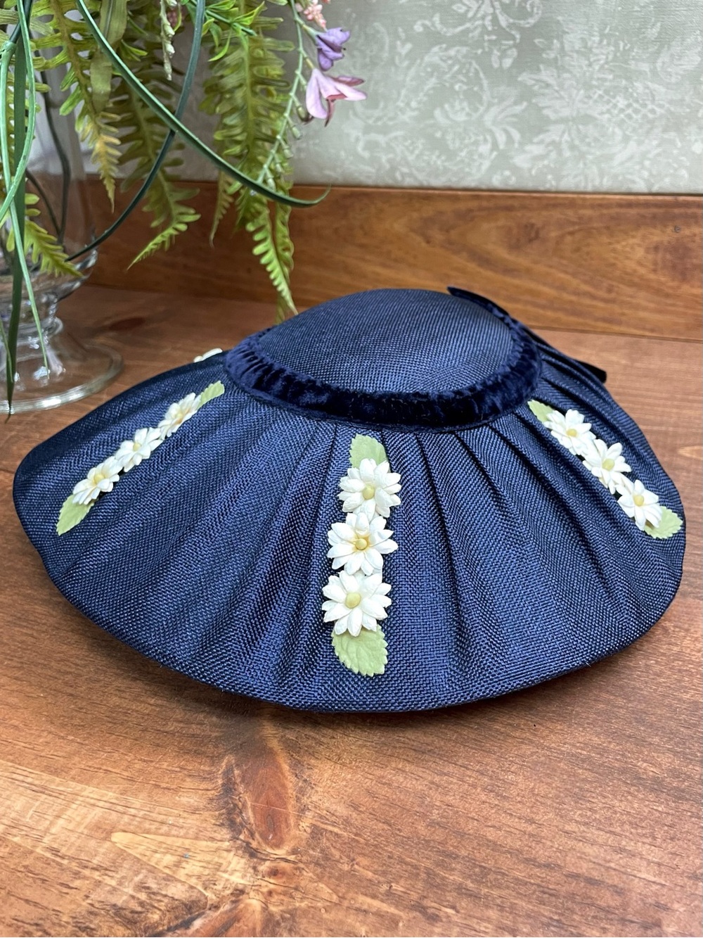 Vintage 50s Navy Platter Hat White Daisy Floral Velvet Bow Cartwheel Pancake OS